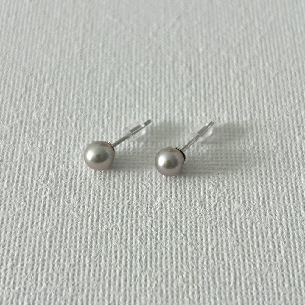 Minimal Natural Pearl Stud Earrings 5–5.5mm in Sterling Silver