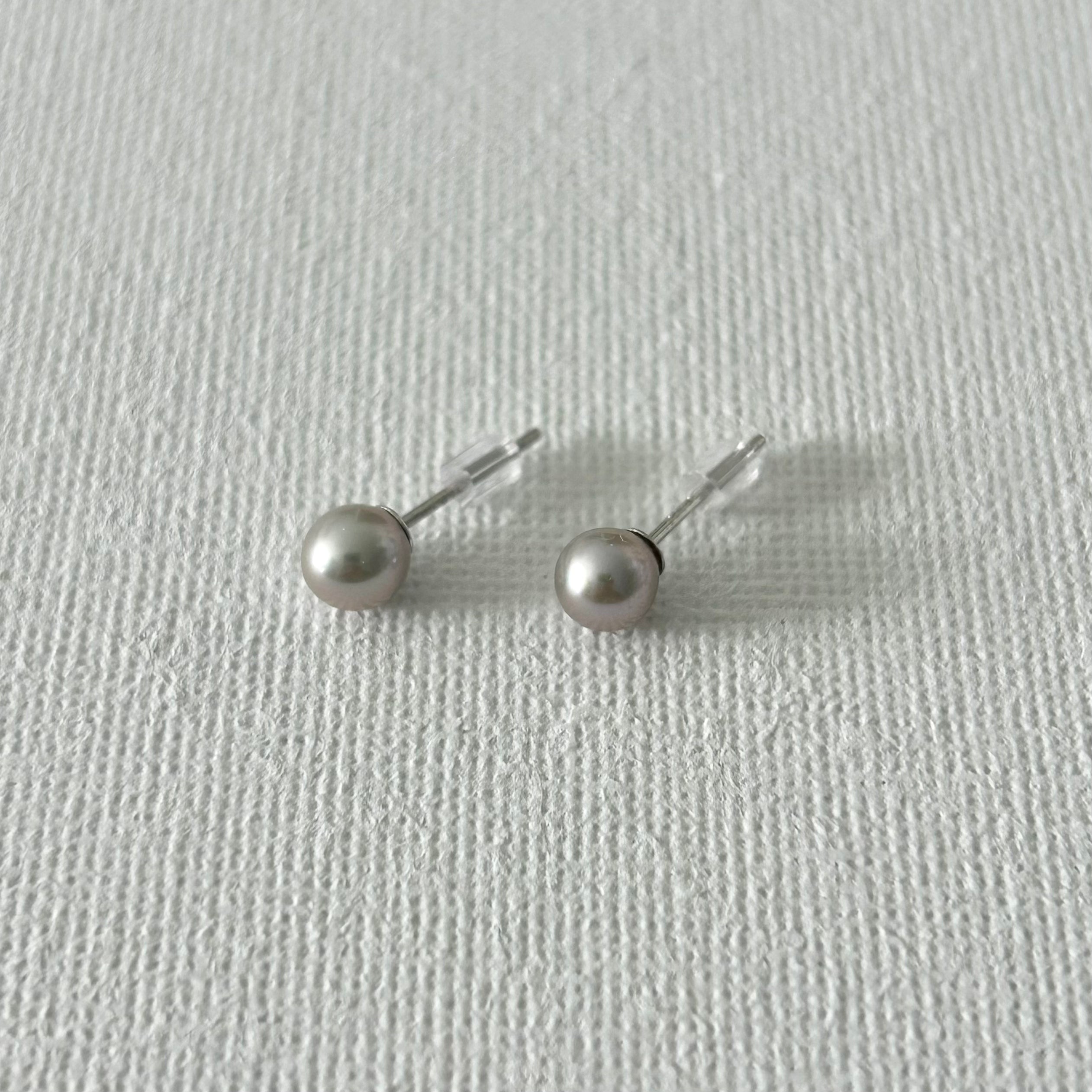 Minimal Natural Pearl Stud Earrings 5–5.5mm in Sterling Silver