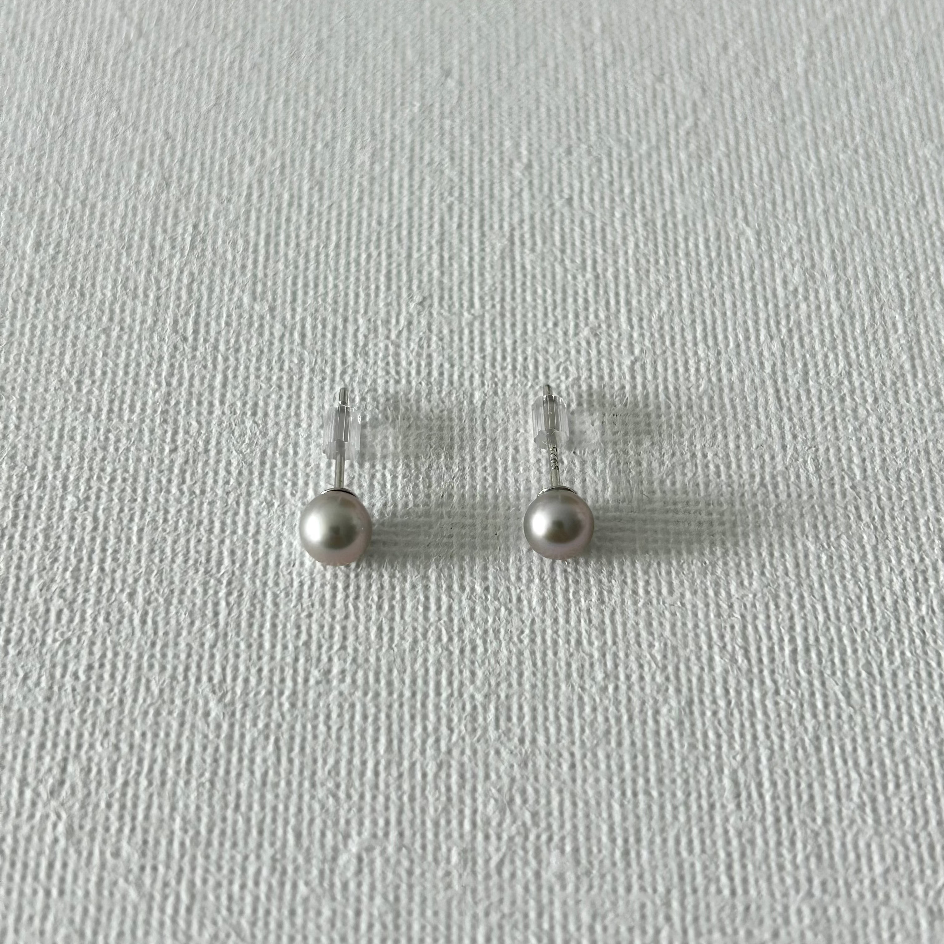 Minimal Natural Pearl Stud Earrings 5–5.5mm in Sterling Silver