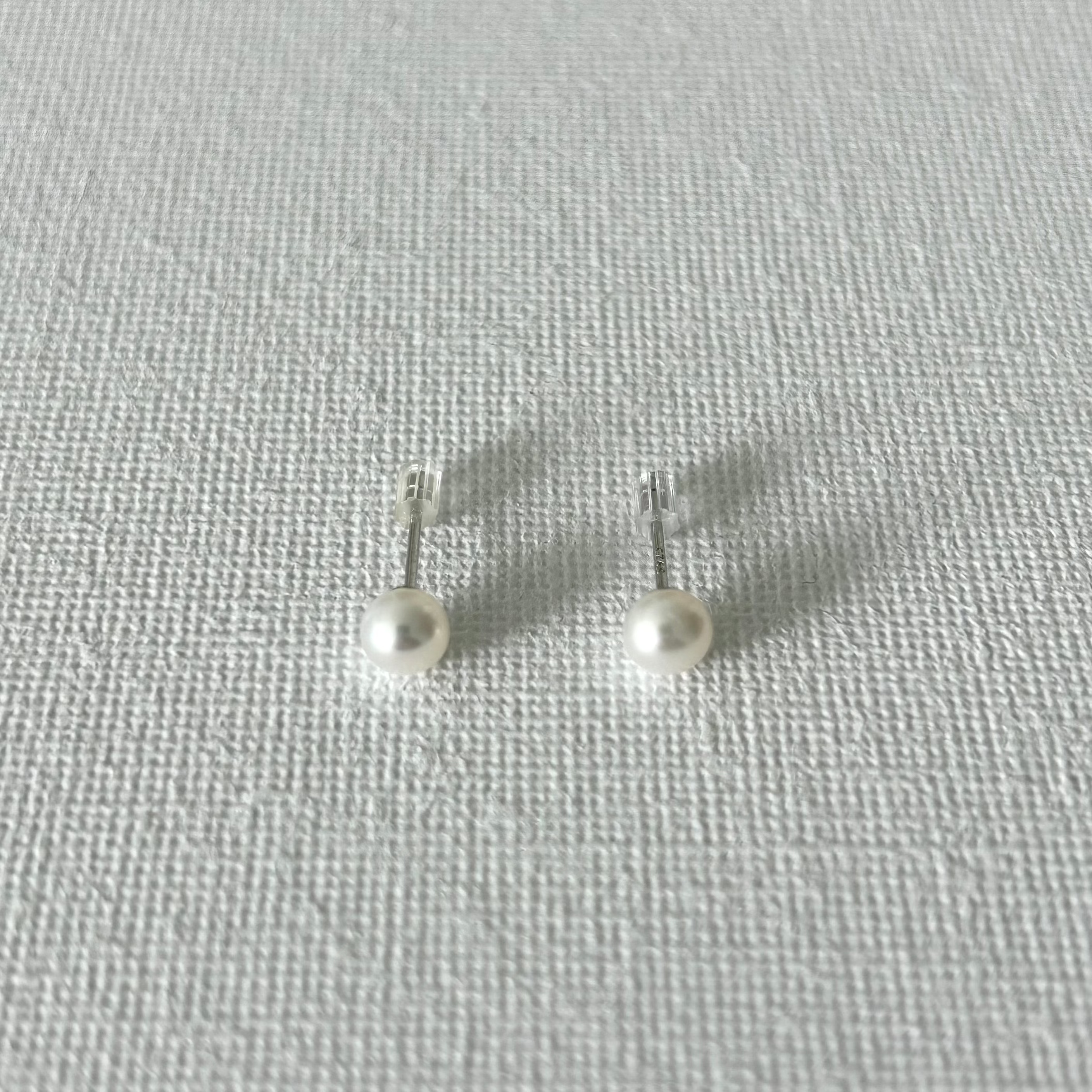 Minimal Natural Pearl Stud Earrings 5–5.5mm in Sterling Silver