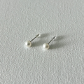 Minimal Natural Pearl Stud Earrings 5–5.5mm in Sterling Silver