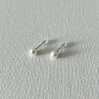 Minimal Natural Pearl Stud Earrings 5–5.5mm in Sterling Silver