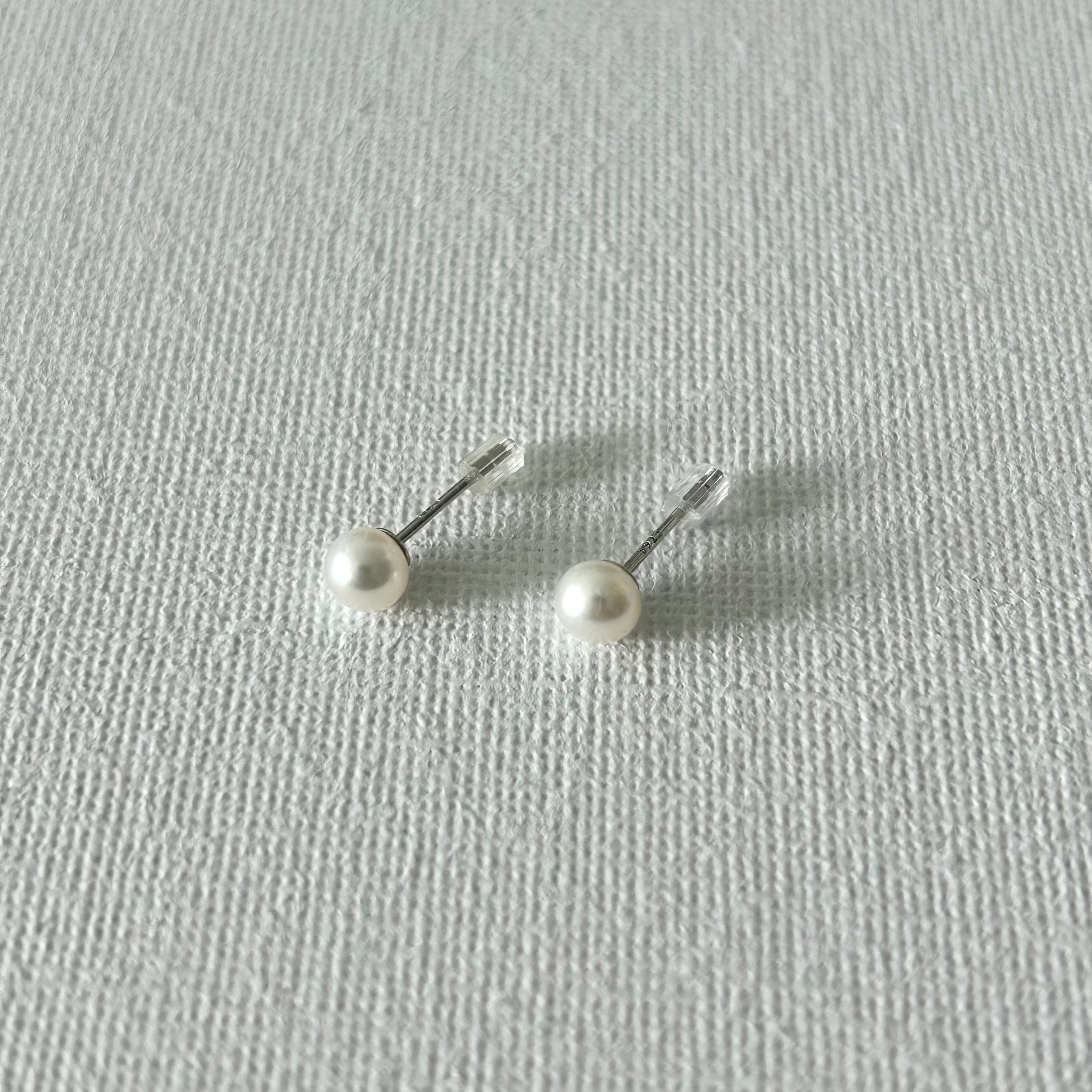 Minimal Natural Pearl Stud Earrings 5–5.5mm in Sterling Silver