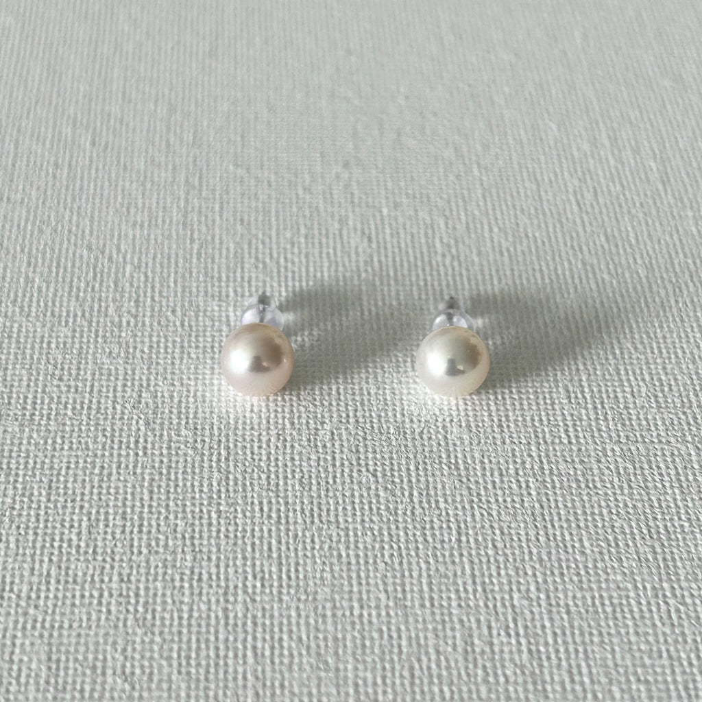 Minimal Natural Pearl Stud Earrings 7.5-8 mm in Sterling Silver