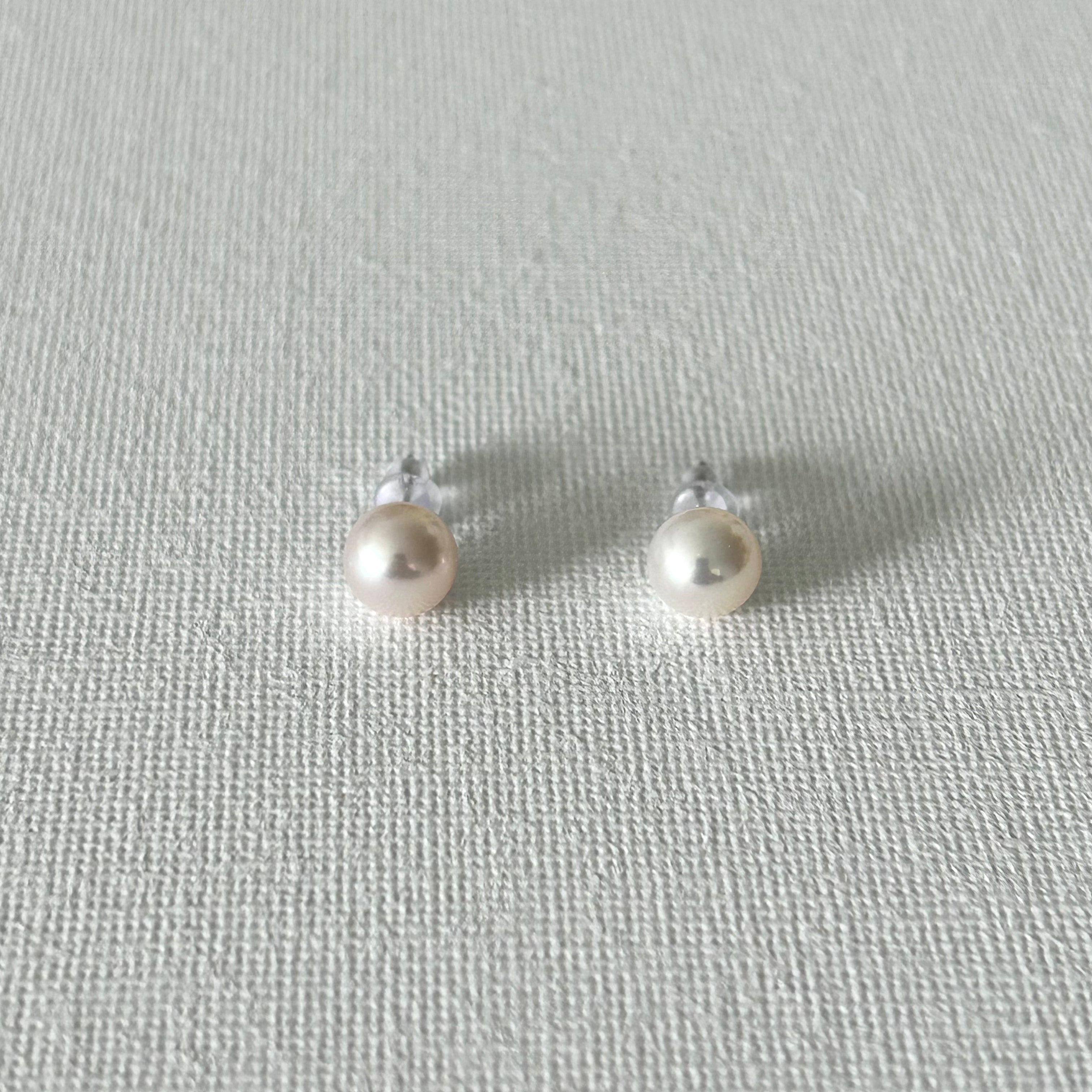 Minimal Natural Pearl Stud Earrings 7.5-8 mm in Sterling Silver