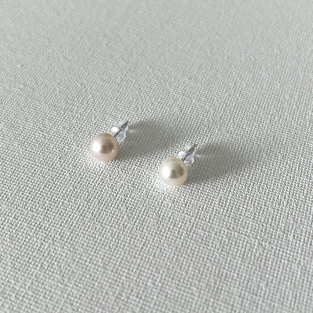 Minimal Natural Pearl Stud Earrings 7.5-8 mm in Sterling Silver