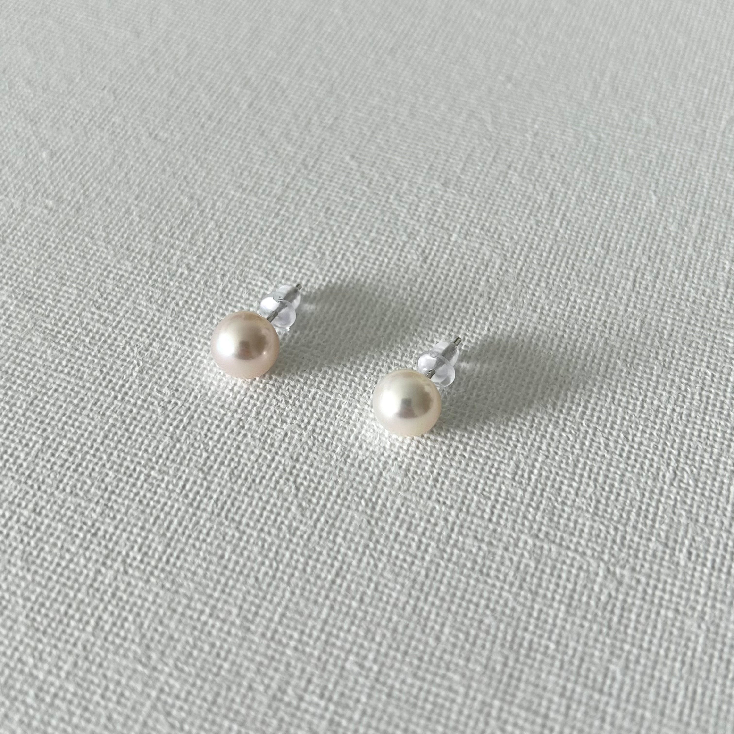 Minimal Natural Pearl Stud Earrings 7.5-8 mm in Sterling Silver